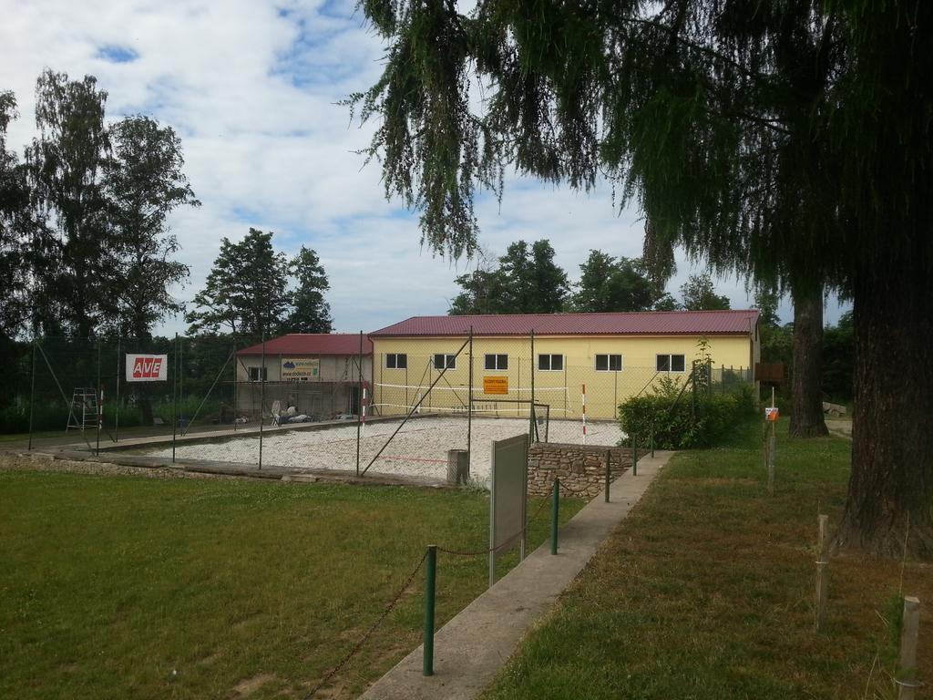 Rekreacni Areal Zbraslavice Hotel Екстериор снимка
